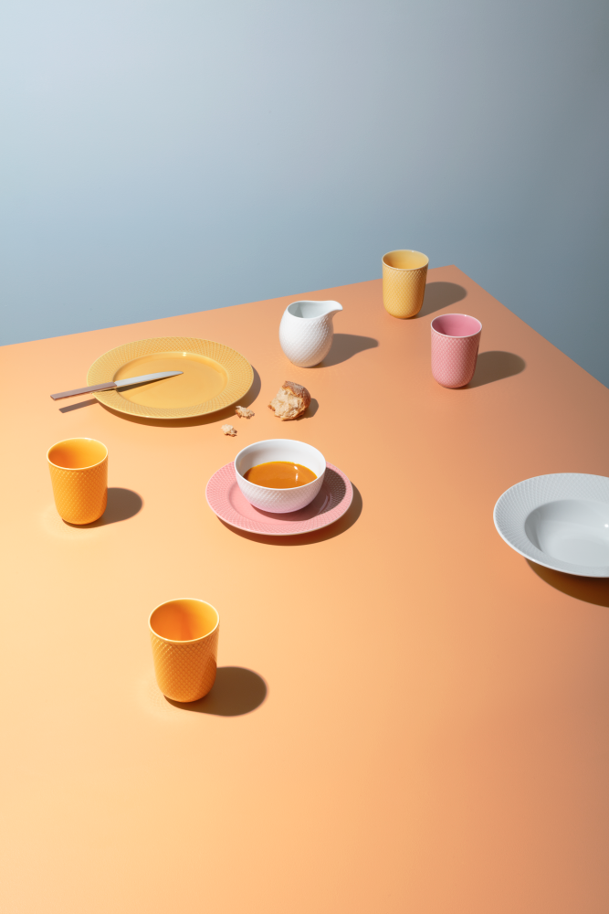 Lyngby Porcelæn Rhombe middagstallerken, sand - Ø: 27 cm. - Bahne